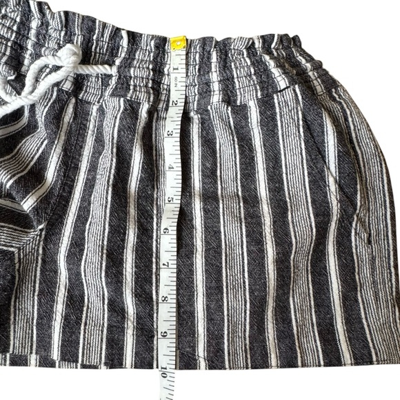 Roxy Beach Shorts. Striped Gray and White Excellent Condition! Pockets / XL. - Picture 5 of 7